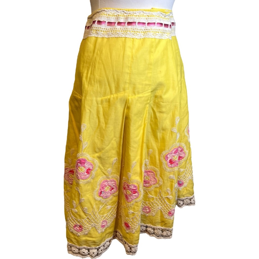 Cynthia Steffe Skirt Yellow and Pink Appliqué Embroidery Lace Size 6